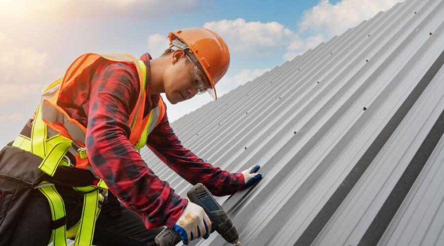 Professional gutter cleaning in Arabi, GA